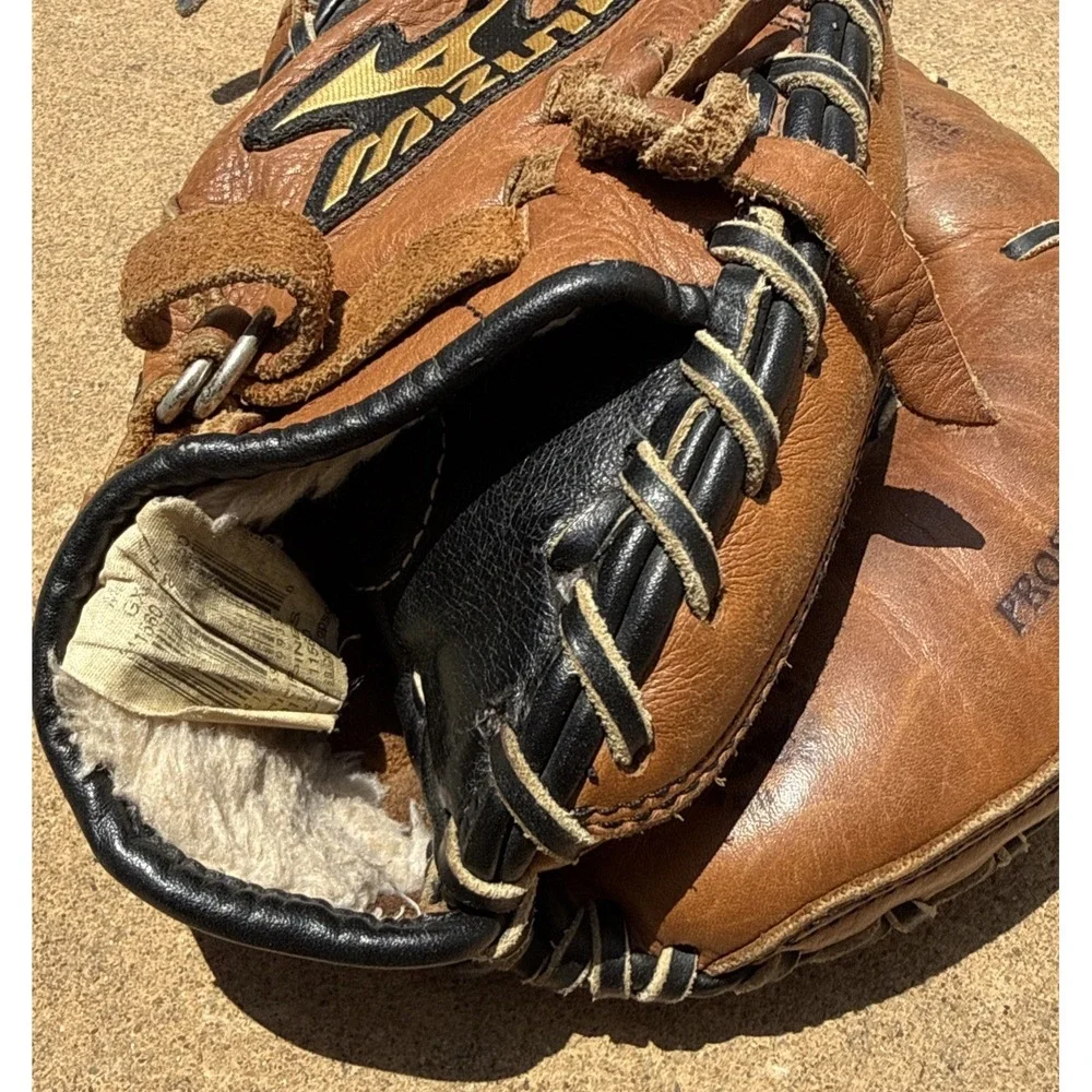 Mizuno GXC-104 Boys Catchers Mitt 31